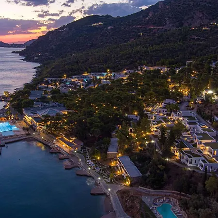 Wyndham Poseidon Hotel 5*