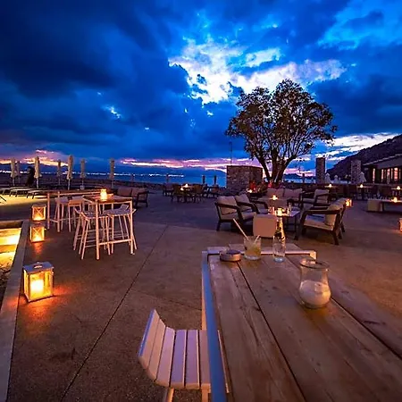 Wyndham Poseidon Hotel