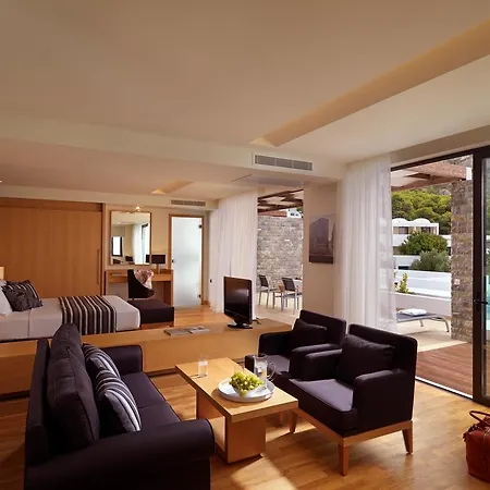 Wyndham Poseidon Hotel